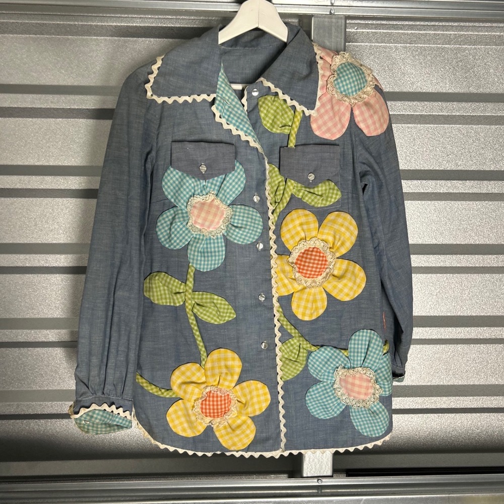 VINTAGE 70's Floral Applique Denim Shirt Womens Blue Gingham Cottagecore Boho